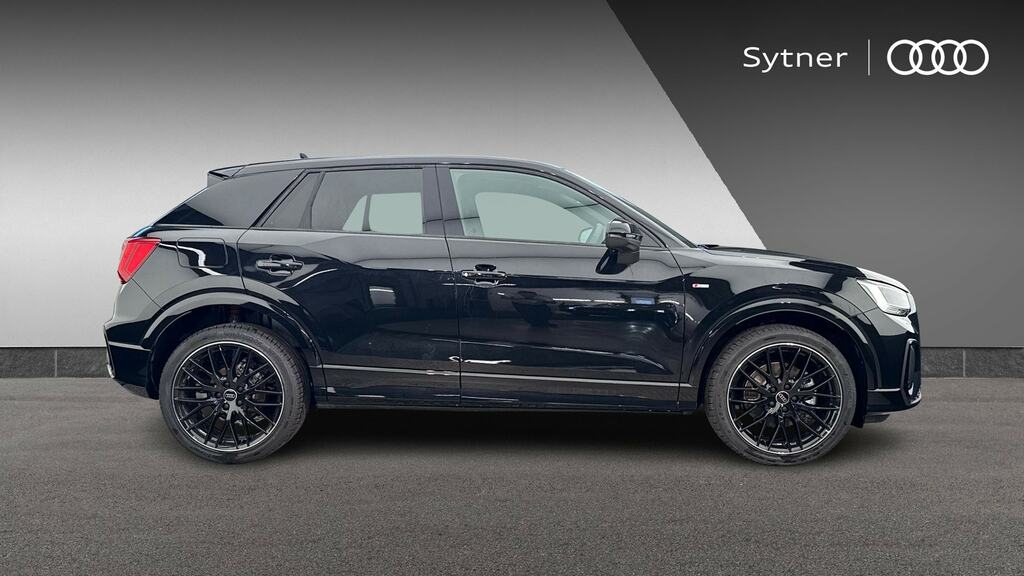 Audi Q2 35 Tfsi Black Edition S Tronic Tech Pro FG26HUP Black #4