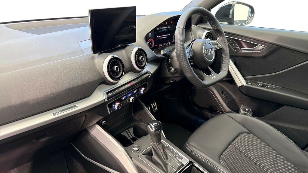 Audi Q2 35 Tfsi Black Edition S Tronic Tech Pro FG26HUP Black #2
