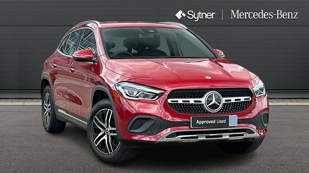 Mercedes-Benz GLA Class Gla 200 Sport Executive Red