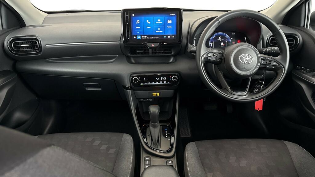Toyota Yaris 1.5 Hybrid Design Cvt BJ74OOG White #6