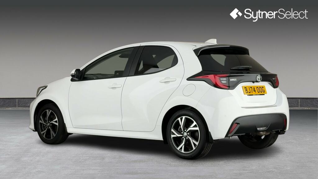 Toyota Yaris 1.5 Hybrid Design Cvt BJ74OOG White #2