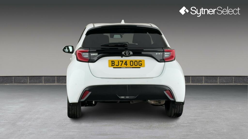 Toyota Yaris 1.5 Hybrid Design Cvt BJ74OOG White #5