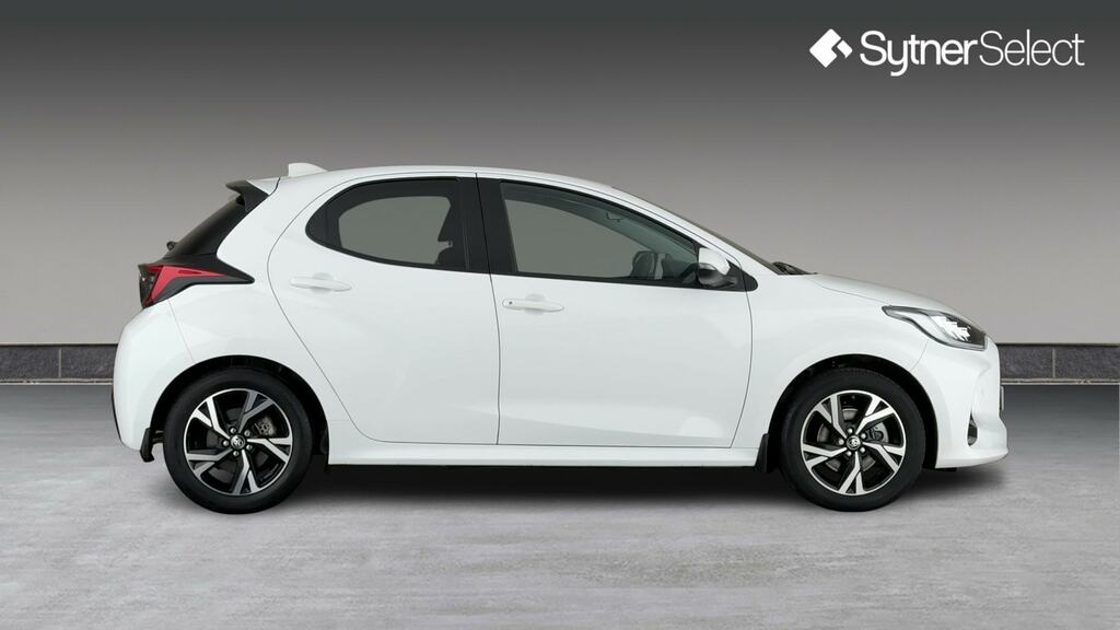 Toyota Yaris 1.5 Hybrid Design Cvt BJ74OOG White #3
