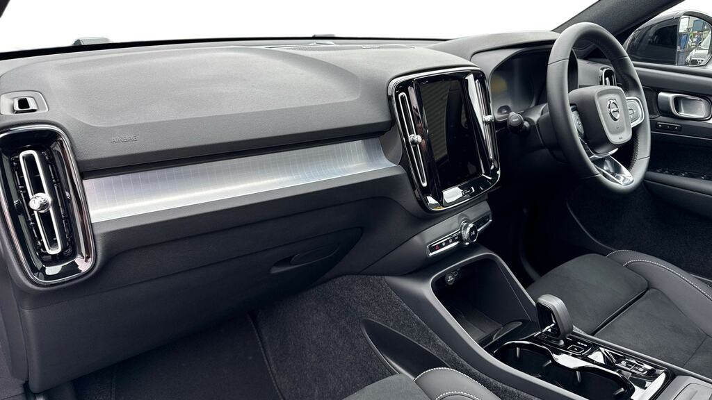 Volvo XC40 2.0 B4p Ultra Black Edition WD75DHY Black #4