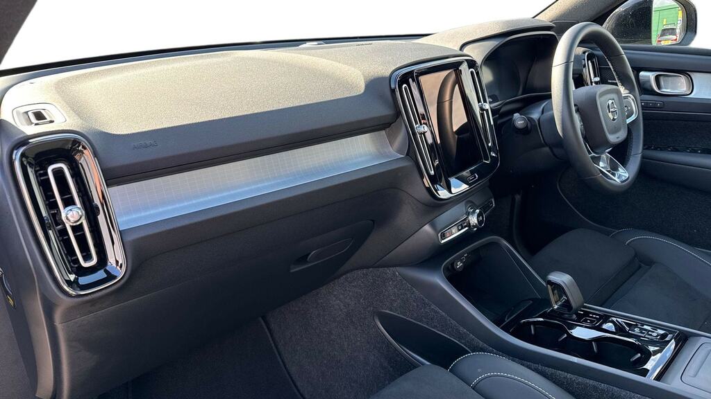 Volvo XC40 2.0 B4p Ultra Black Edition WD75DHM Black #4