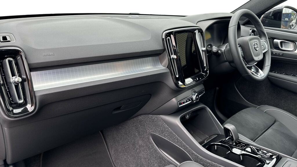 Volvo XC40 2.0 B3p Ultra Black Edition WD75DGO Black #4