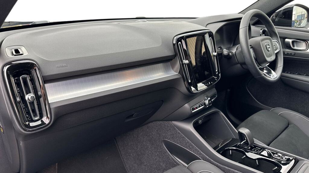 Volvo XC40 2.0 B3p Plus Black Edition MF75UMR Black #4