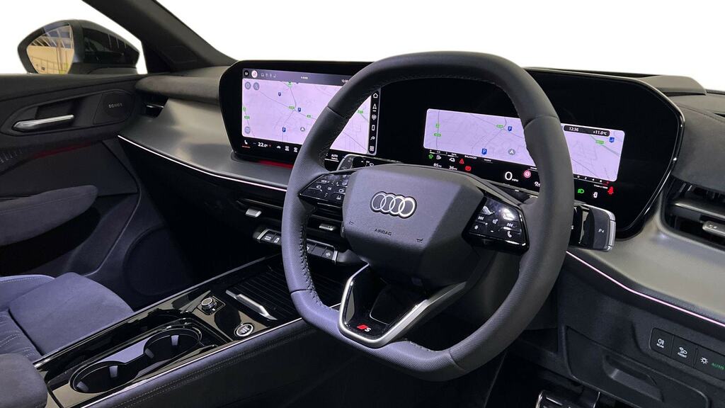 Audi Q3 1.5 E-hybrid Launch Edition S Tronic FP26GWL White #6