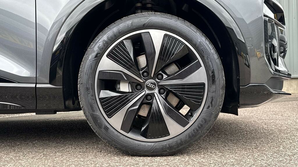 Audi Q6 E-Tron 185Kw 83Kwh Black Edition Tech YK26GOU Grey #5
