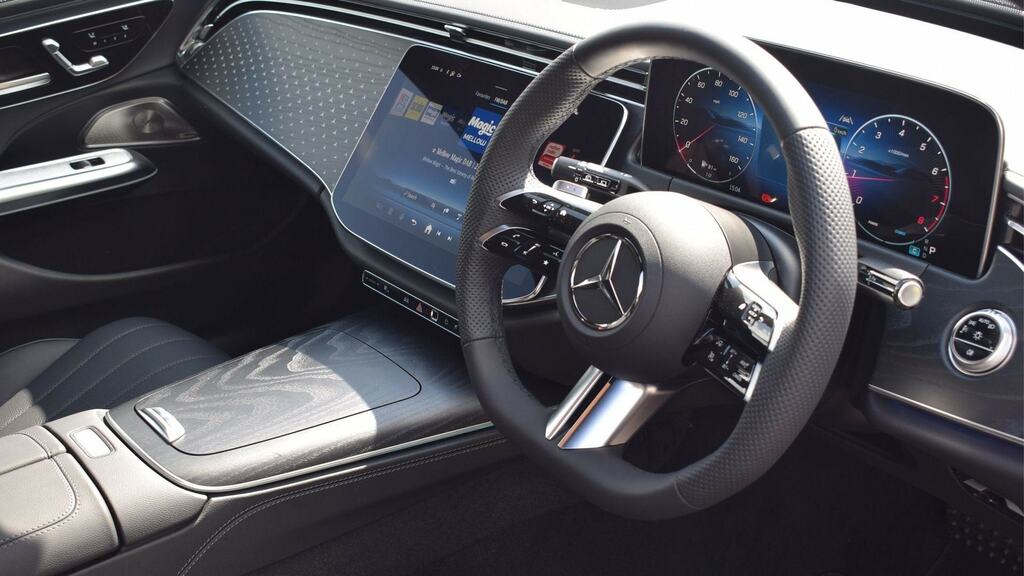 Mercedes-Benz E Class E200 Amg Line Premium 9G-tronic Black #3
