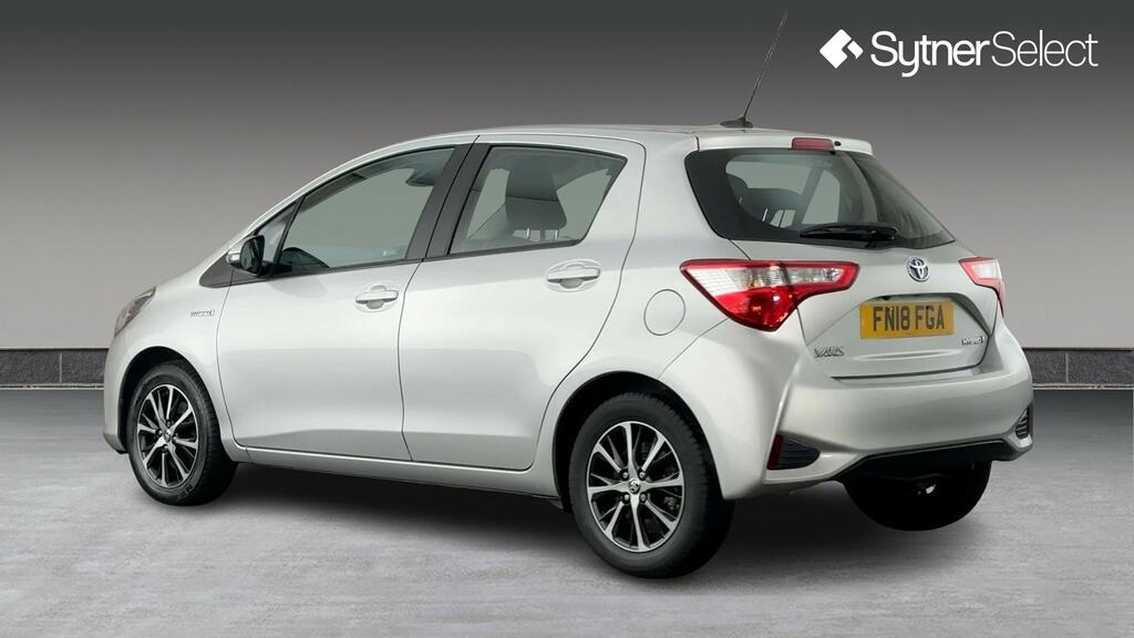 Toyota Yaris 1.5 Hybrid Icon Tech Cvt FN18FGA Silver #2