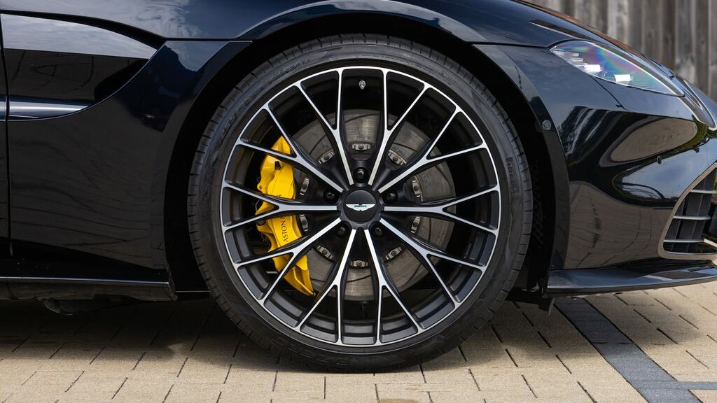 Aston Martin V8 Zf 8 Speed Black #6