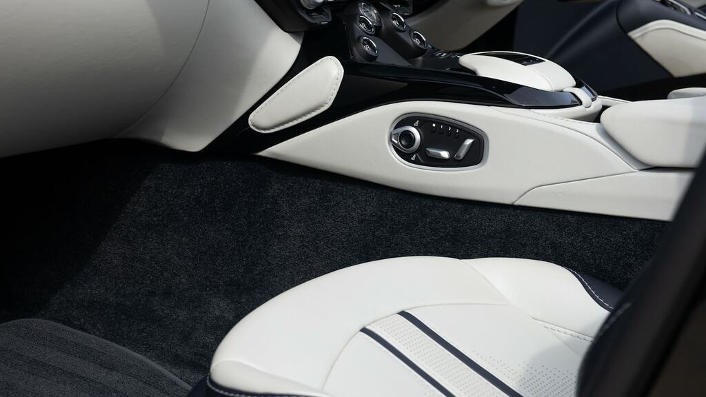 Aston Martin V8 Zf 8 Speed Black #58