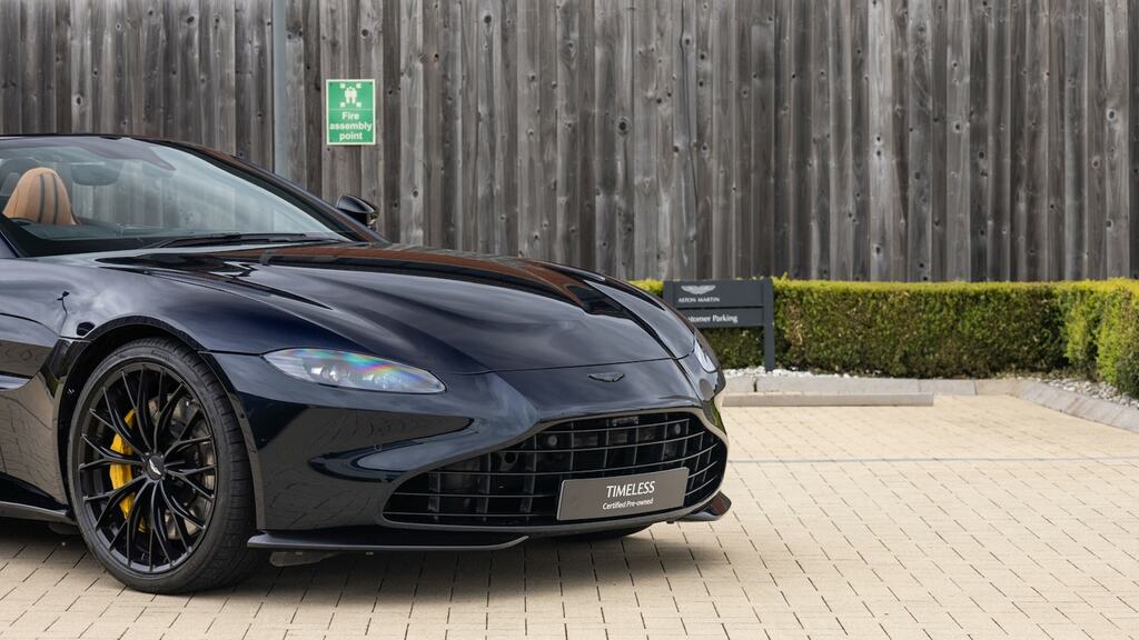 Aston Martin V8  Silver #26