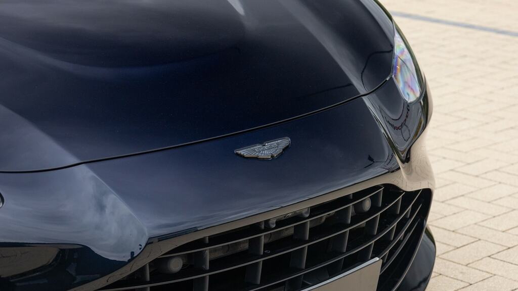 Aston Martin V8  Silver #24