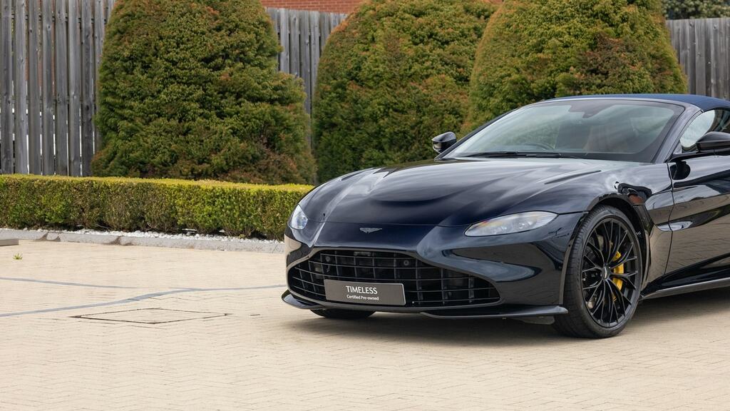 Aston Martin V8  Silver #30