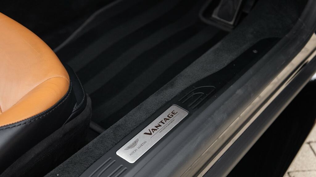 Aston Martin V8  Silver #70