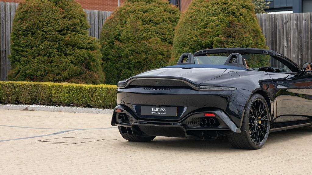 Aston Martin V8  Silver #39