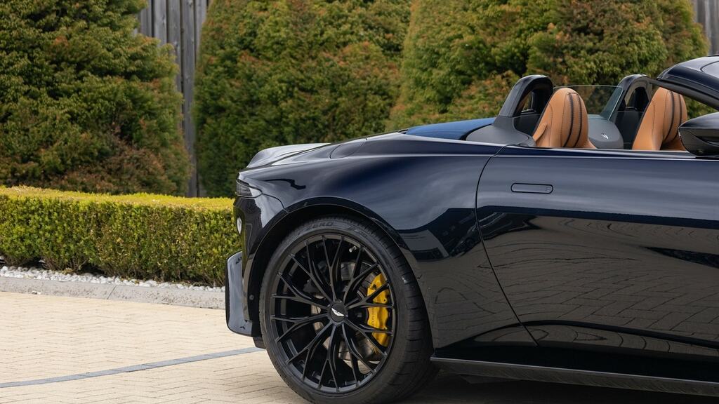 Aston Martin V8  Silver #29