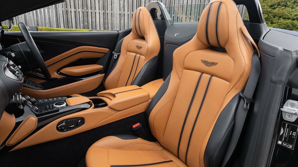 Aston Martin V8  Silver #21