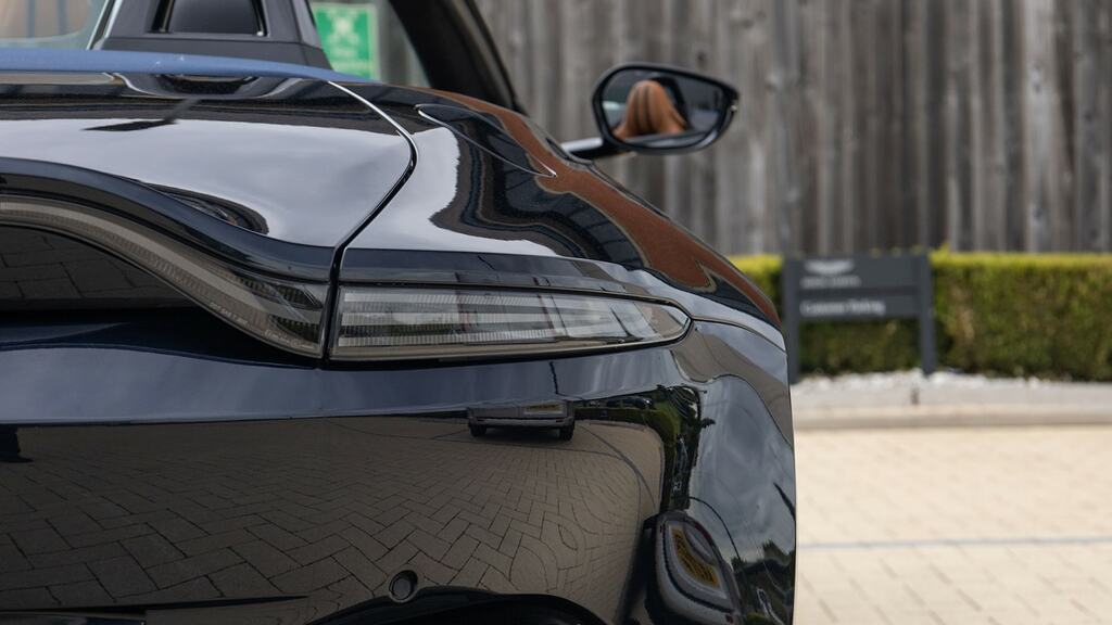 Aston Martin V8  Silver #40