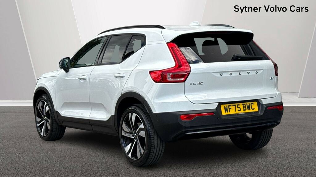 Volvo XC40 2.0 B4p Ultra Dark WF75BWC White #2