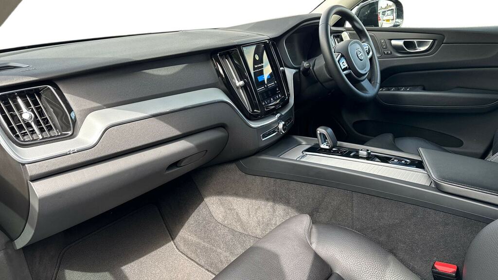 Volvo XC60 2.0 B5p Plus Dark Awd Geartronic CF23RWV Black #4