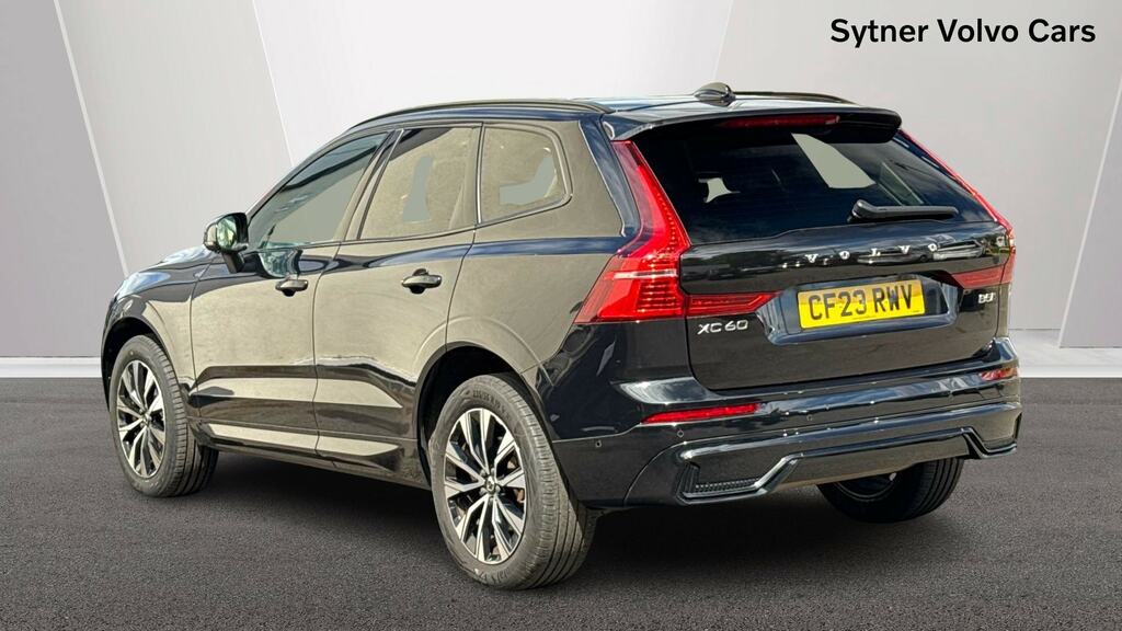 Volvo XC60 2.0 B5p Plus Dark Awd Geartronic CF23RWV Black #2