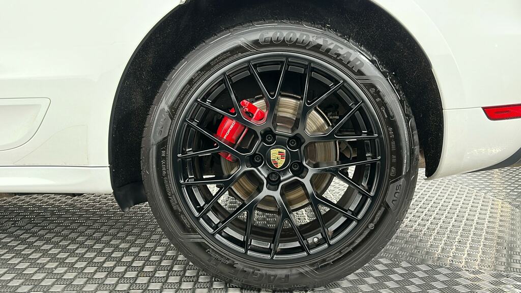 Porsche Macan Gts Pdk OE21MKG White #6