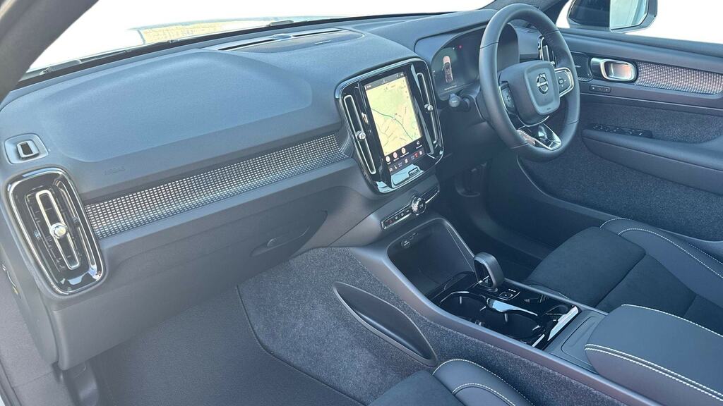 Volvo EC40 325Kw Tm Perf Ultra Black Edition 82Kwh White #4