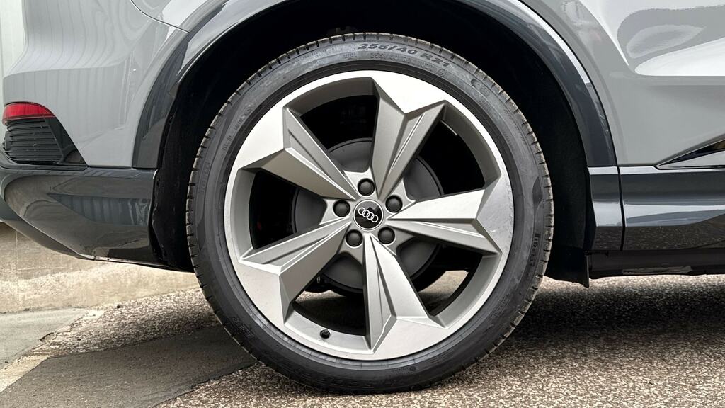 Audi Q4 E Tron 150Kw 40 63Kwh Black Edition Tech Pack YK26GNO Grey #5