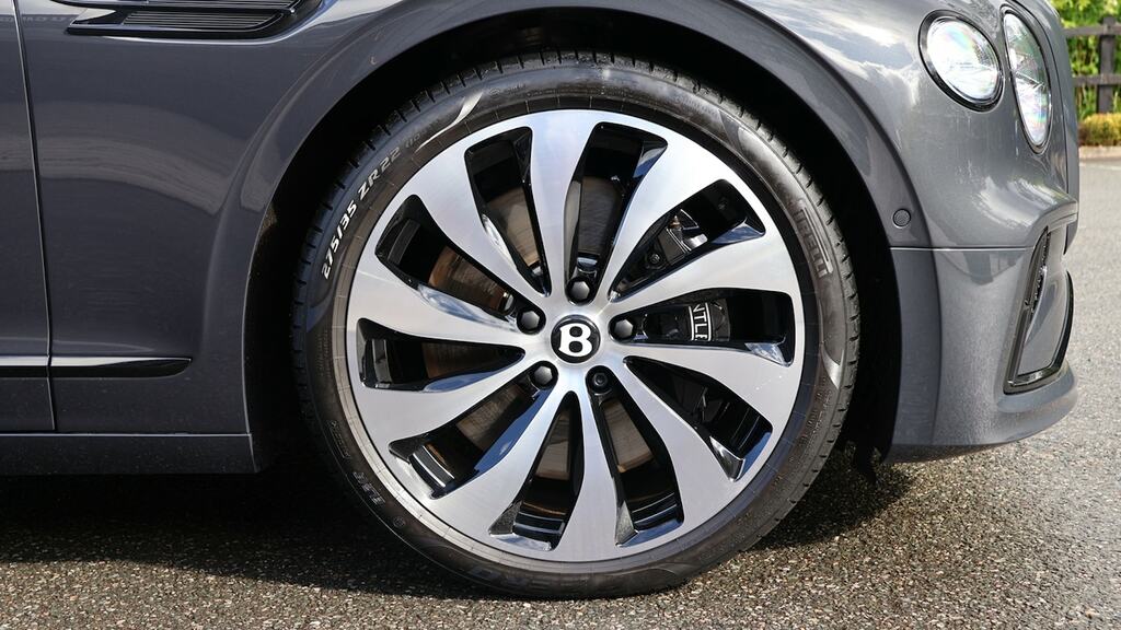 Bentley Flying Spur 4.0 V8 Hybrid Black Edition Touring SN75UHJ Grey #6