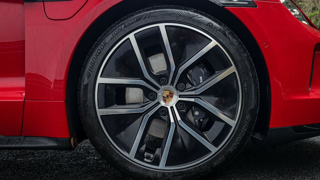 Porsche Taycan 320Kw 105Kwh Black Edition Rwd 5 Seat FP75EJY Red #4