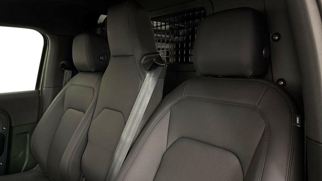Land Rover Defender 90 3.0 D250 Hard Top X-dynamic Se 3 Seat Green #4