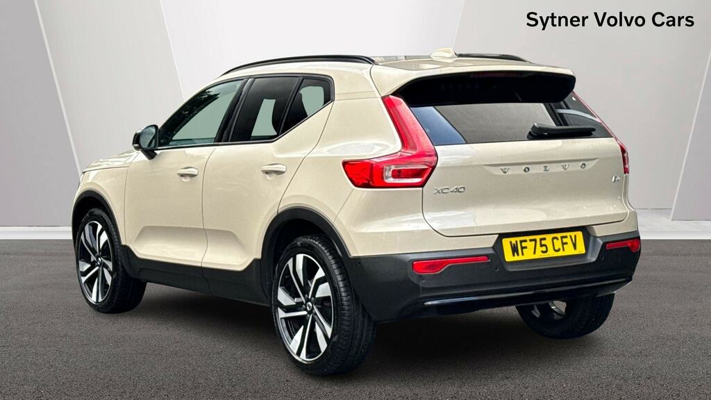 Volvo XC40 2.0 B4p Ultra Dark WF75CFV Gold #2