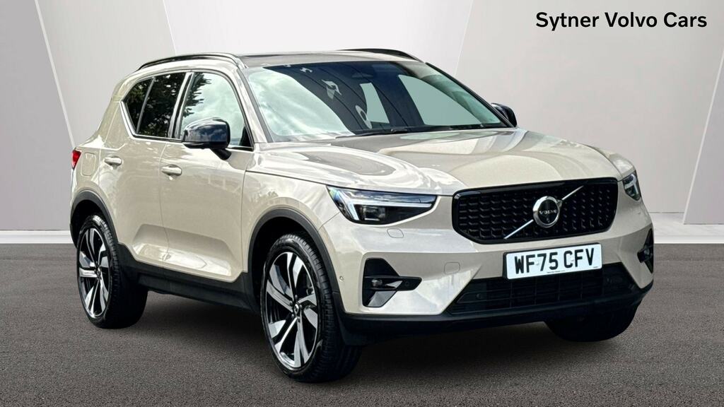 Volvo XC40 2.0 B4p Ultra Dark Gold