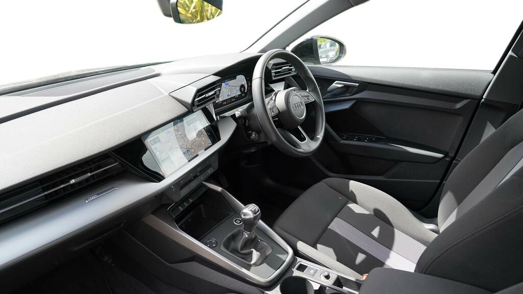 Audi A3 30 Tfsi Technik YB22JVW Black #2