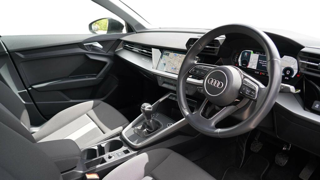 Audi A3 30 Tfsi Technik YB22JVW Black #6