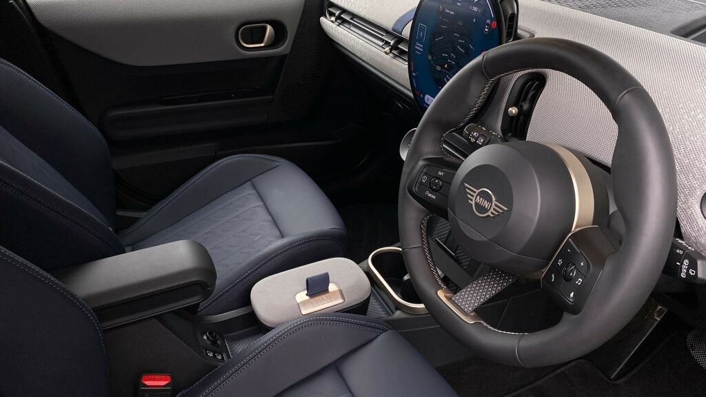 Mini Hatch 2.0 S Exclusive Level 3 YA25DXU Black #6