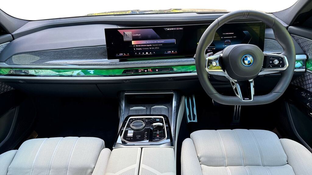 BMW i7 335Kw Edrive50 M Sport 105.7Kwh Black #4