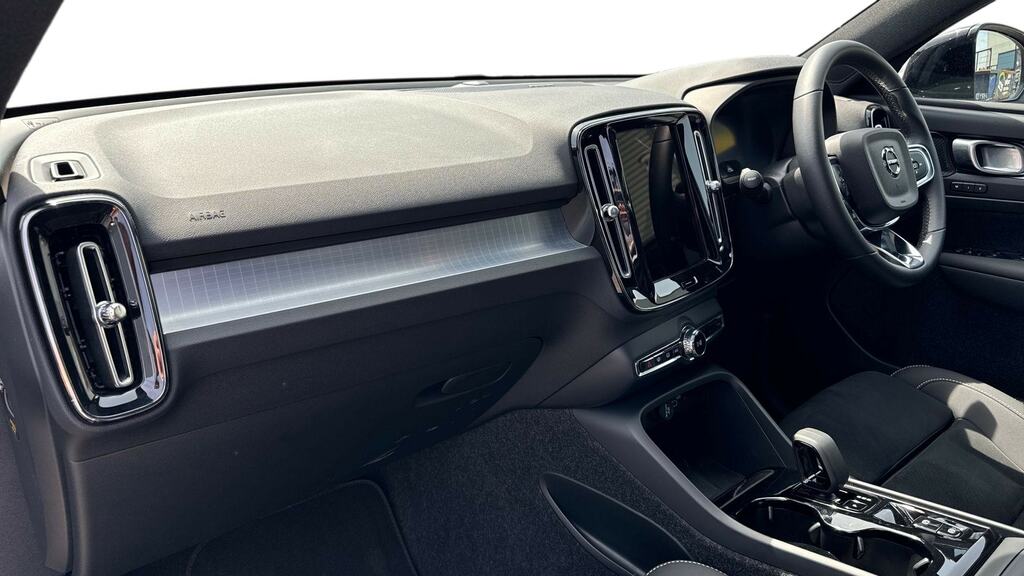 Volvo XC40 2.0 B3p Ultra Black Edition WD75DMY Black #4