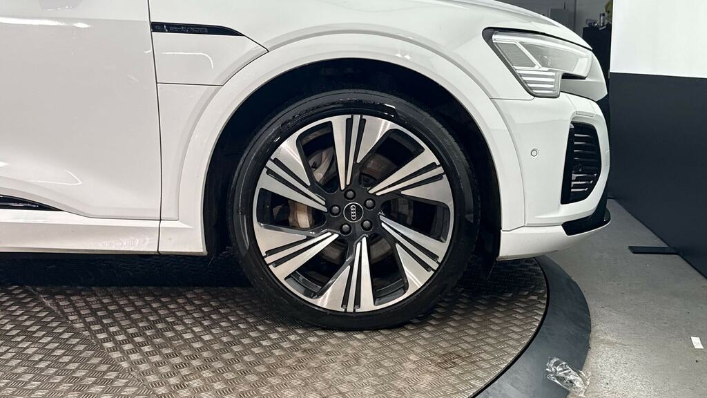 Audi Q8 e tron 300Kw 55 Quattro 114Kwh Vorsprung White #5