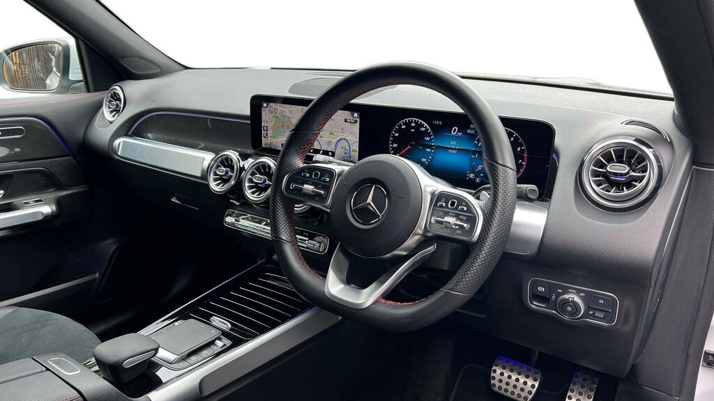 Mercedes-Benz GLB Class Glb 200 Amg Line Premium 7G-tronic White #3