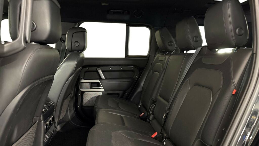 Land Rover Defender 130 3.0 D300 X-dynamic Hse 130 8 Seat Black #4