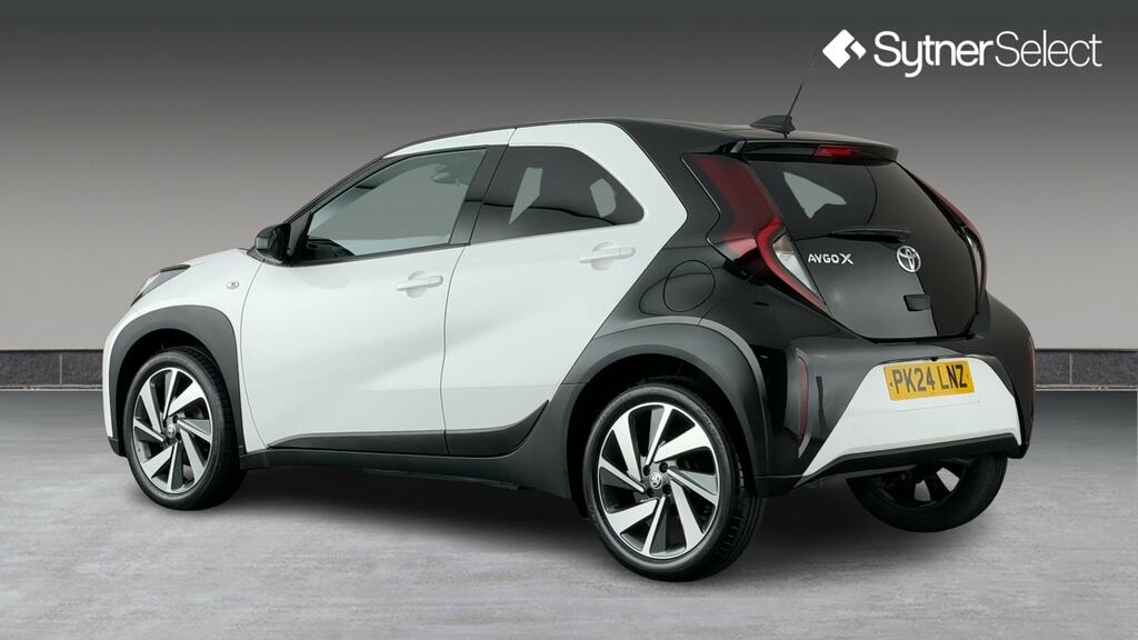 Toyota Aygo X 1.0 Vvt-i Edge PK24LNZ White #2