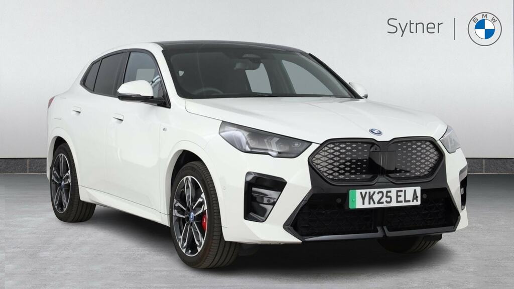 BMW iX2 230Kw Xdrive30 Shadow Edition 65Kwh YK25ELA White