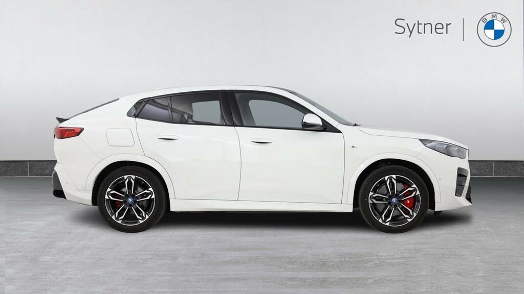 BMW iX2 230Kw Xdrive30 Shadow Edition 65Kwh YK25ELA White #3