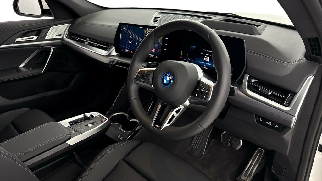 BMW iX2 230Kw Xdrive30 Shadow Edition 65Kwh YK25ELA White #6