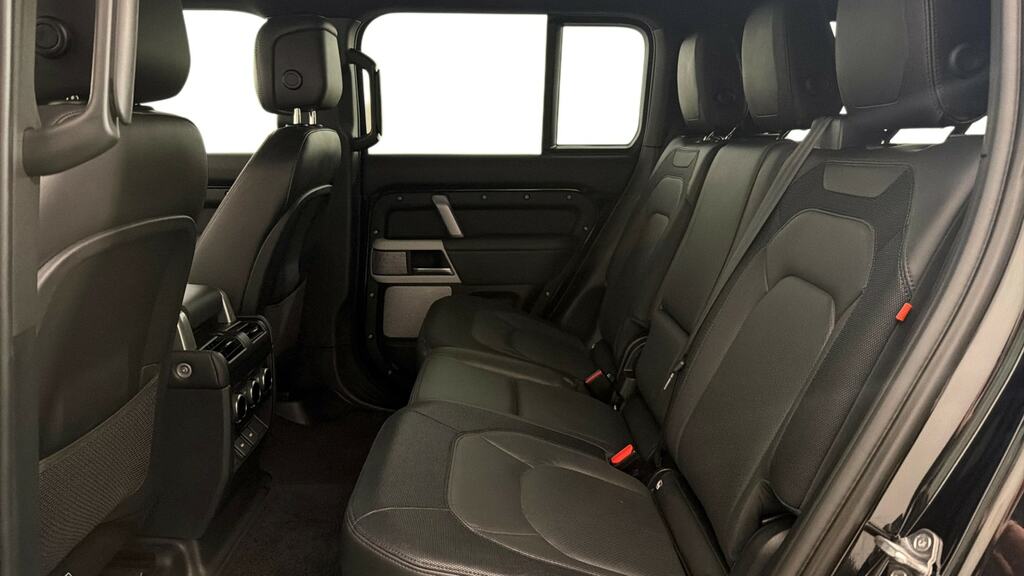 Land Rover Defender 130 3.0 D300 X-dynamic Hse 130 8 Seat Black #4