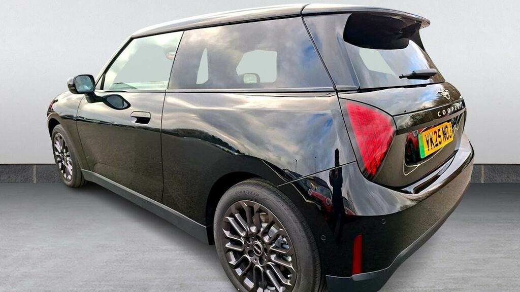 Mini Hatch 135Kw E Exclusive Level 2 41Kwh YK25NOJ Black #2